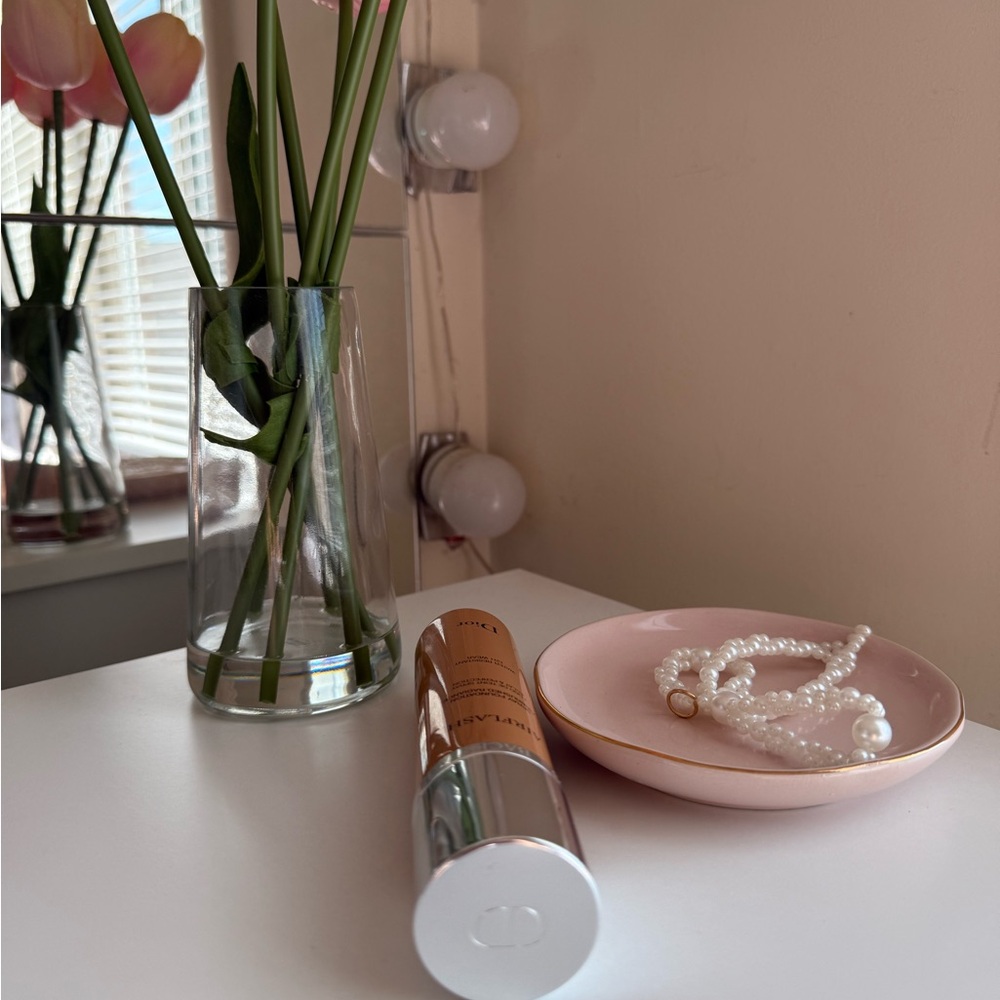 Dior Airflash Foundation in Silver and Tan - Picture 6 of 11